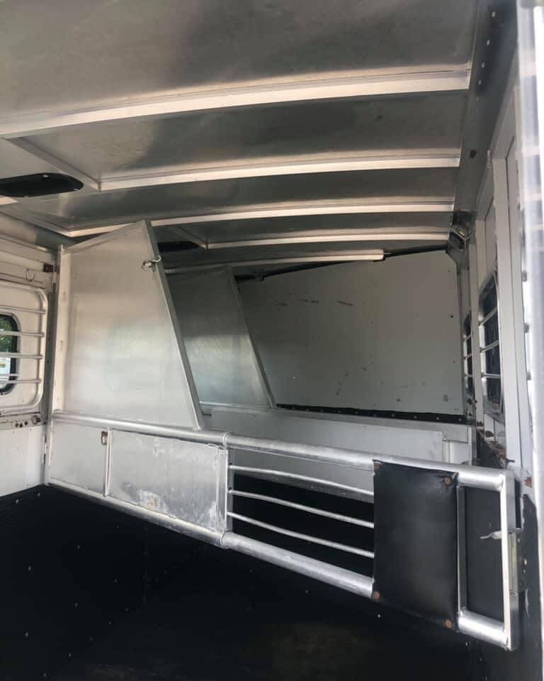 2000 Featherlite 3H GN with Dressing Room Horse Trailer - Image 35