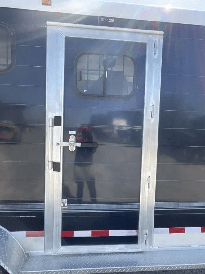 2005 Jamco 4 Horse Gooseneck Trailer - Image 30