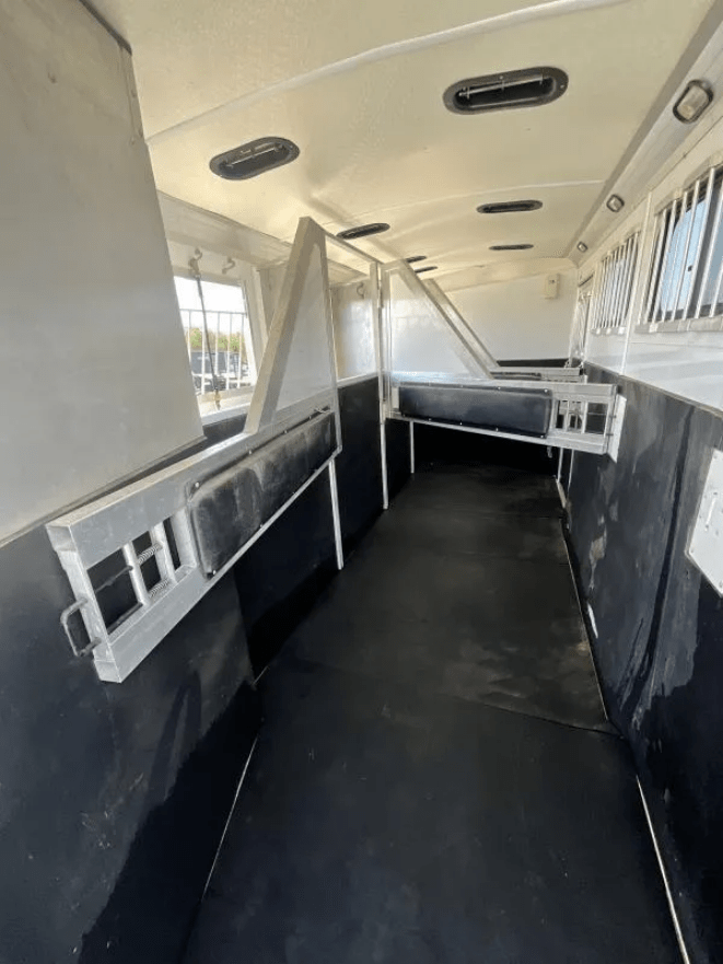 2005 Jamco 4 Horse Gooseneck Trailer - Image 24