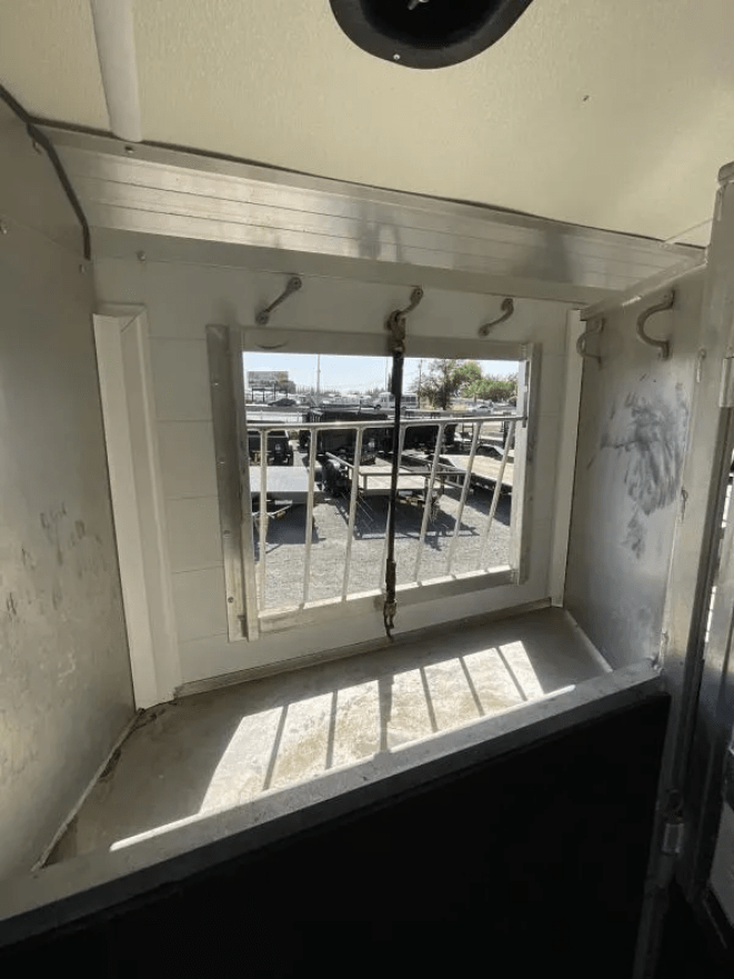 2005 Jamco 4 Horse Gooseneck Trailer - Image 23