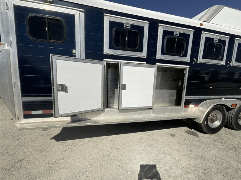 2005 Jamco 4 Horse Gooseneck Trailer - Image 14