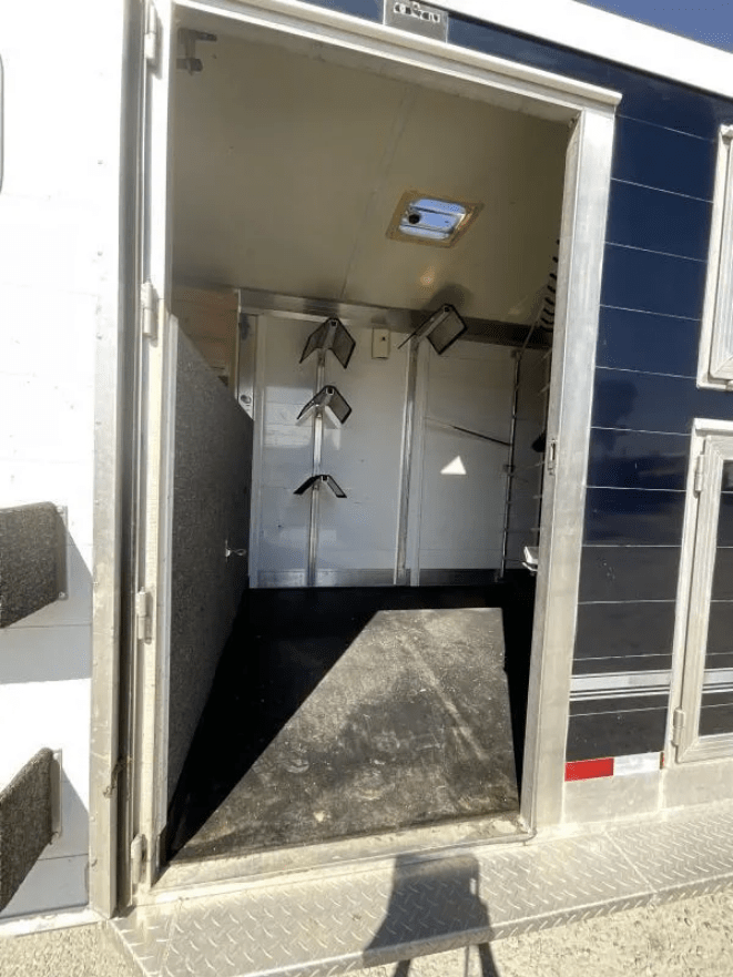 2005 Jamco 4 Horse Gooseneck Trailer - Image 10