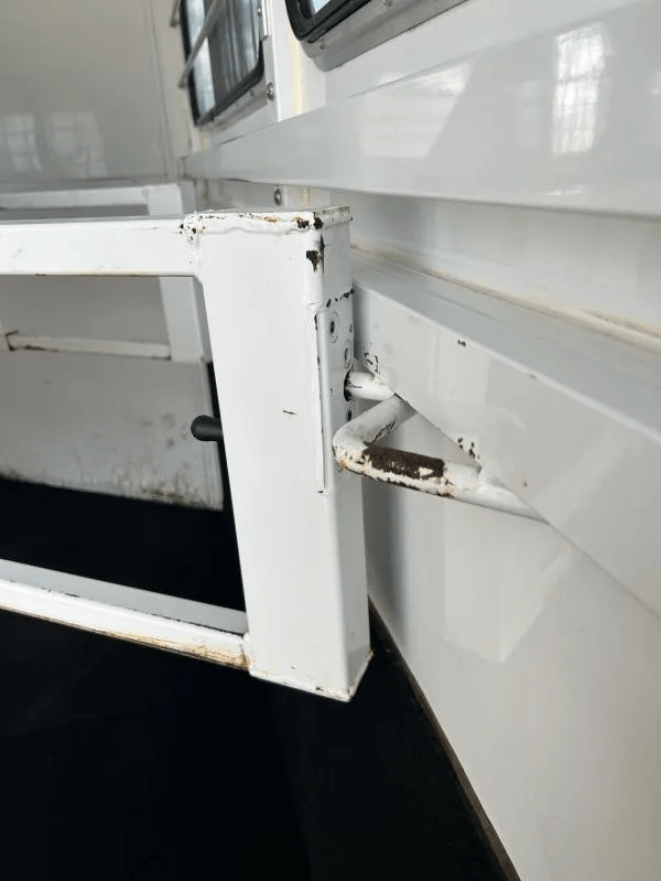 2001 Titan 3 Horse Gooseneck - Image 23