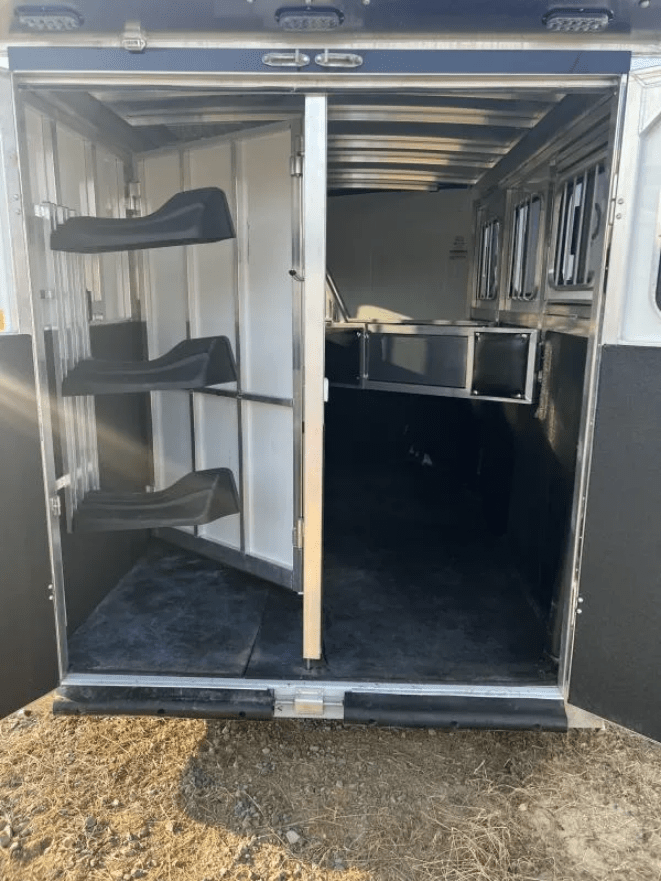 2022 Sundowner 3 Horse Slant GN Trailer - Image 4