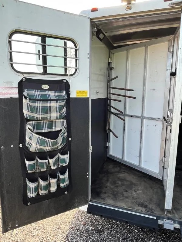 2004 Sundowner 3 Horse Weekender Horse Trailer - Image 6