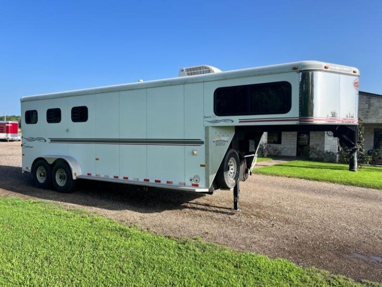 2004 Sundowner 3 Horse Weekender Horse Trailer - Image 10