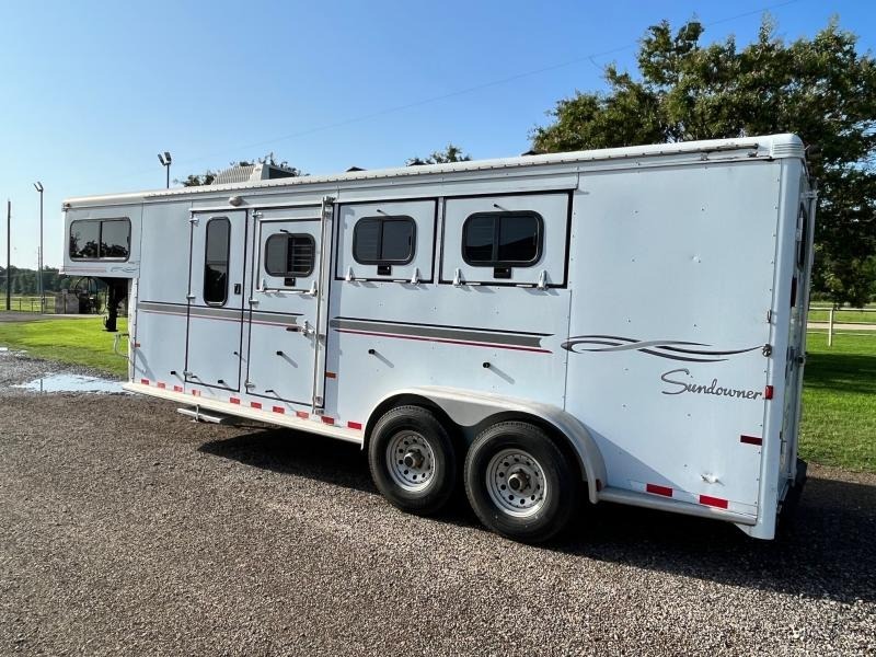 2004 Sundowner 3 Horse Weekender Horse Trailer - Image 13