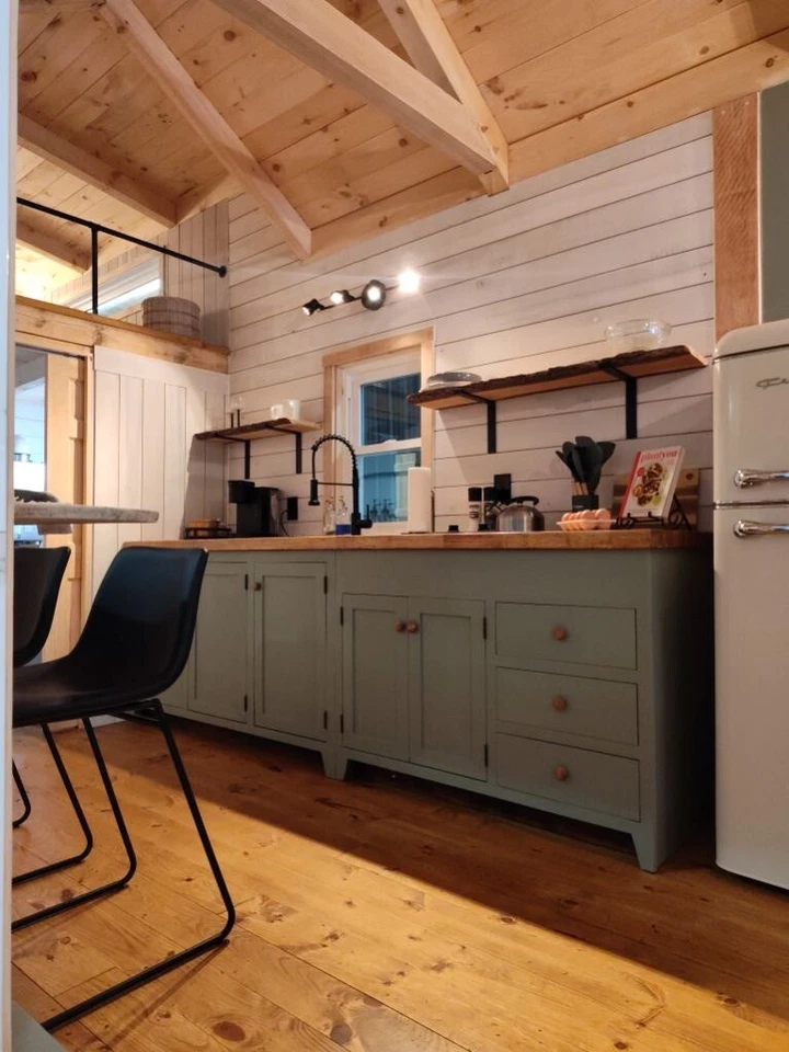Tiny Home on wheels. - Image 11
