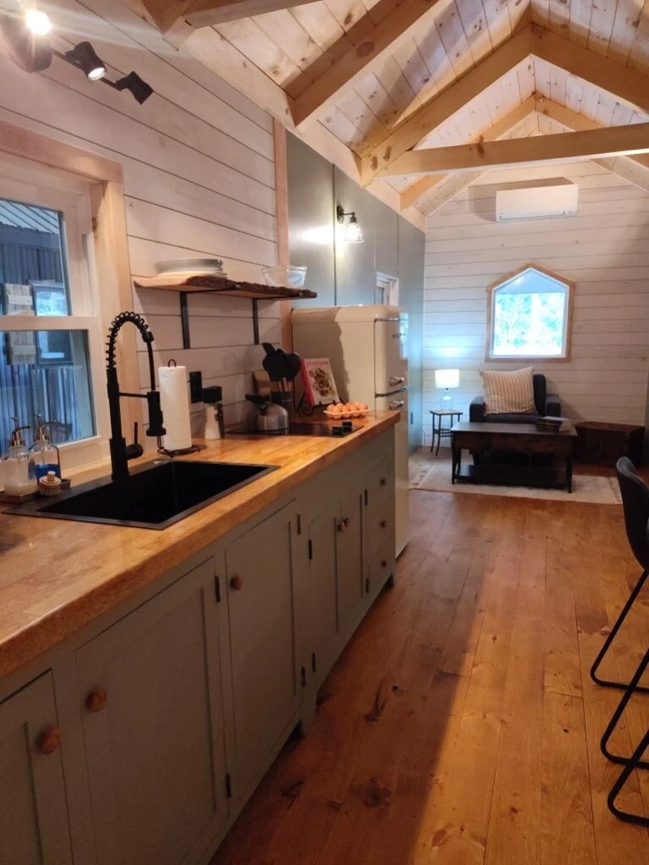 Tiny Home on wheels. - Image 9