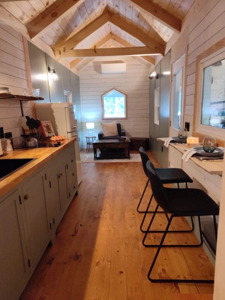 Tiny Home on wheels. - Image 8
