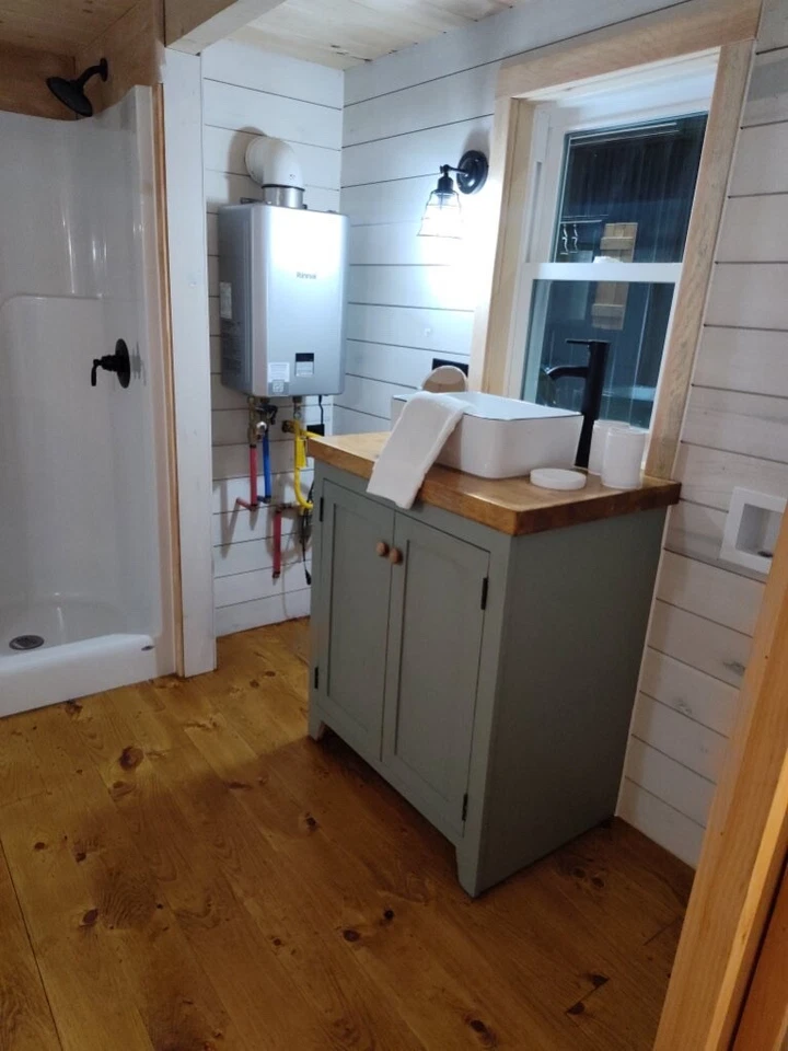 Tiny Home on wheels. - Image 17